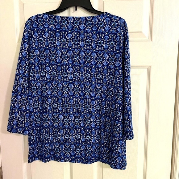 Croft & Barrow Blue Floral 3/4 Sleeve Top with Boat Neckline Size M - Picture 5 of 10